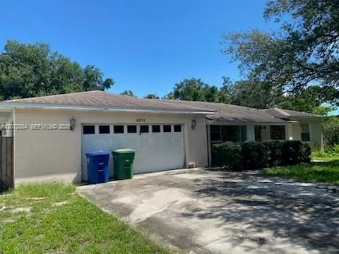 4011 W angeles st Tampa, FL 33629