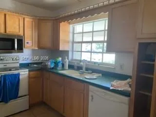 4011 W angeles st Tampa, FL 33629