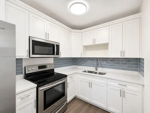 3380 NW 8th St