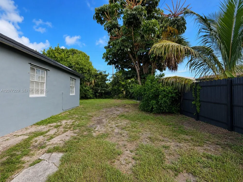 3380 NW 8th St Lauderhill, FL 33311
