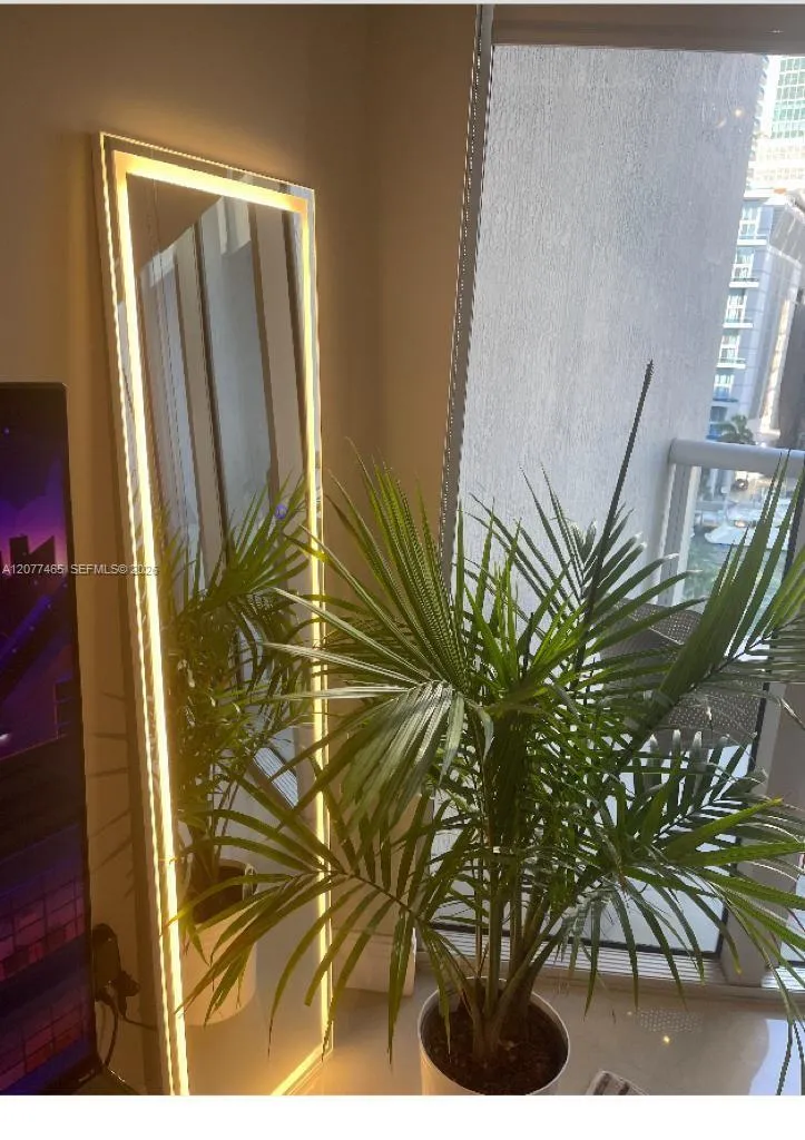 475 Brickell Ave #808 Miami, FL 33131