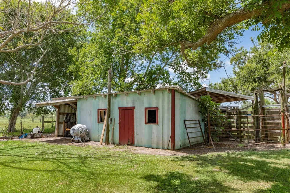 438 County Road 164 Cedar Lane, TX 77414