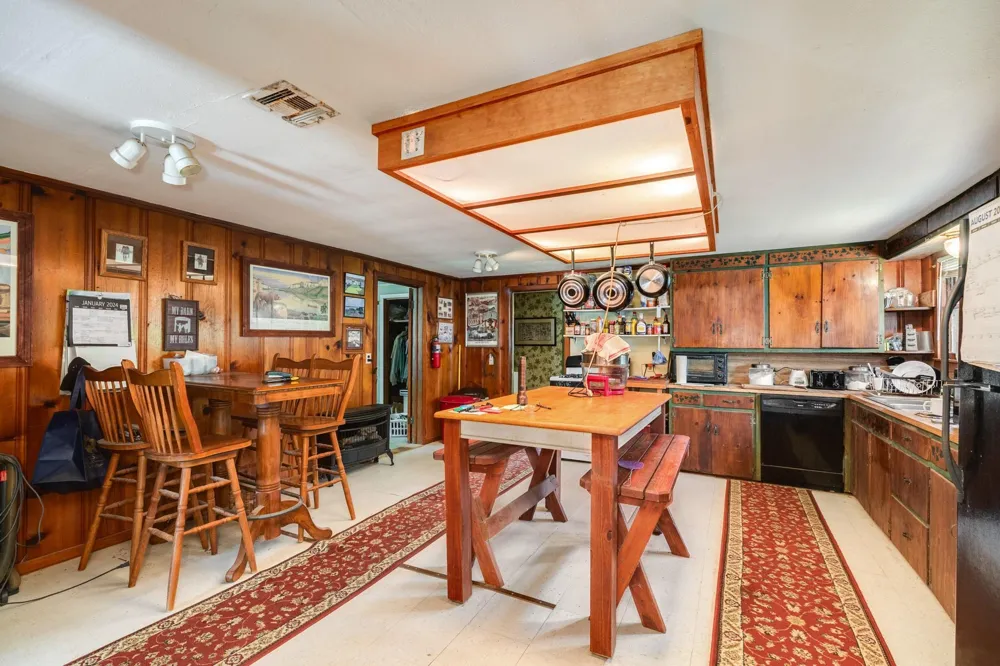 438 County Road 164 Cedar Lane, TX 77414