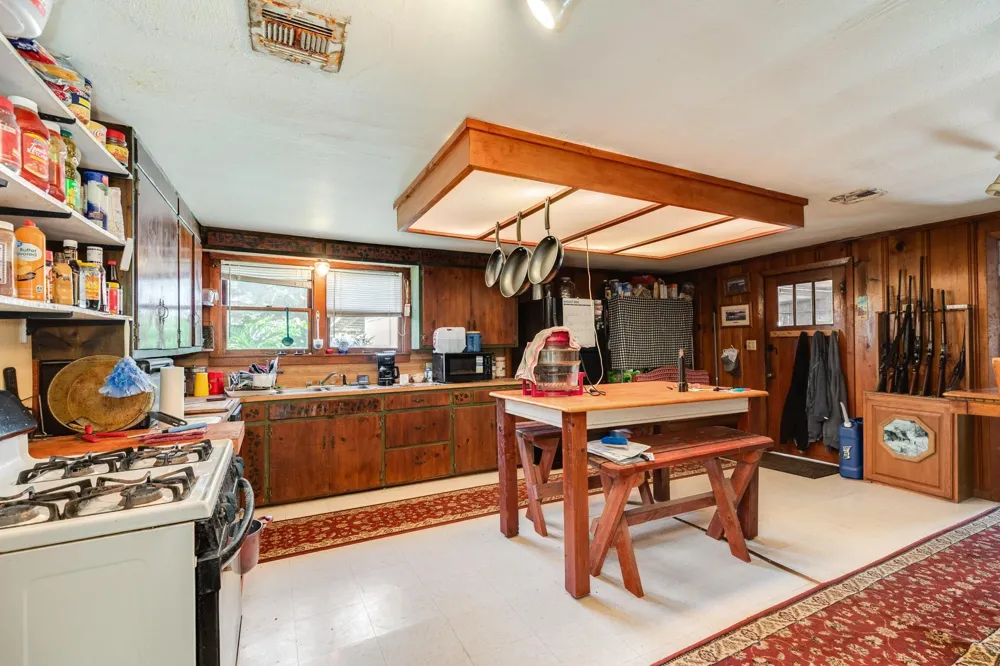 438 County Road 164 Cedar Lane, TX 77414