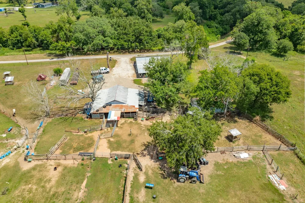 438 County Road 164 Cedar Lane, TX 77414