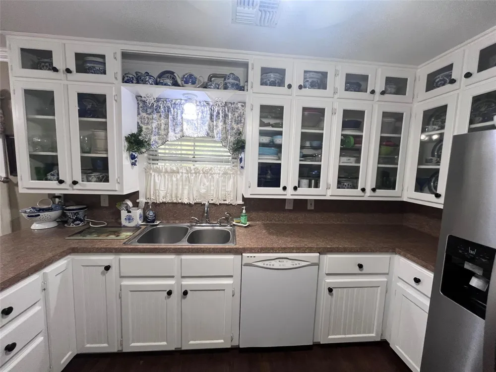120 W Stockbridge Street Eagle Lake, TX 77434