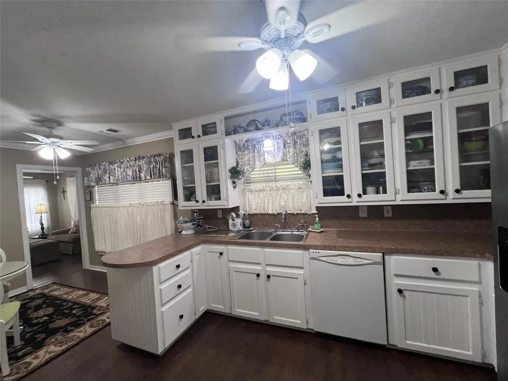 120 W Stockbridge Street Eagle Lake, TX 77434