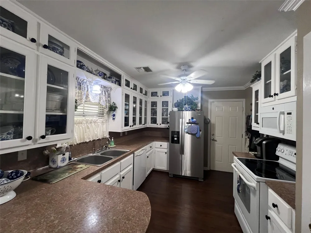 120 W Stockbridge Street Eagle Lake, TX 77434