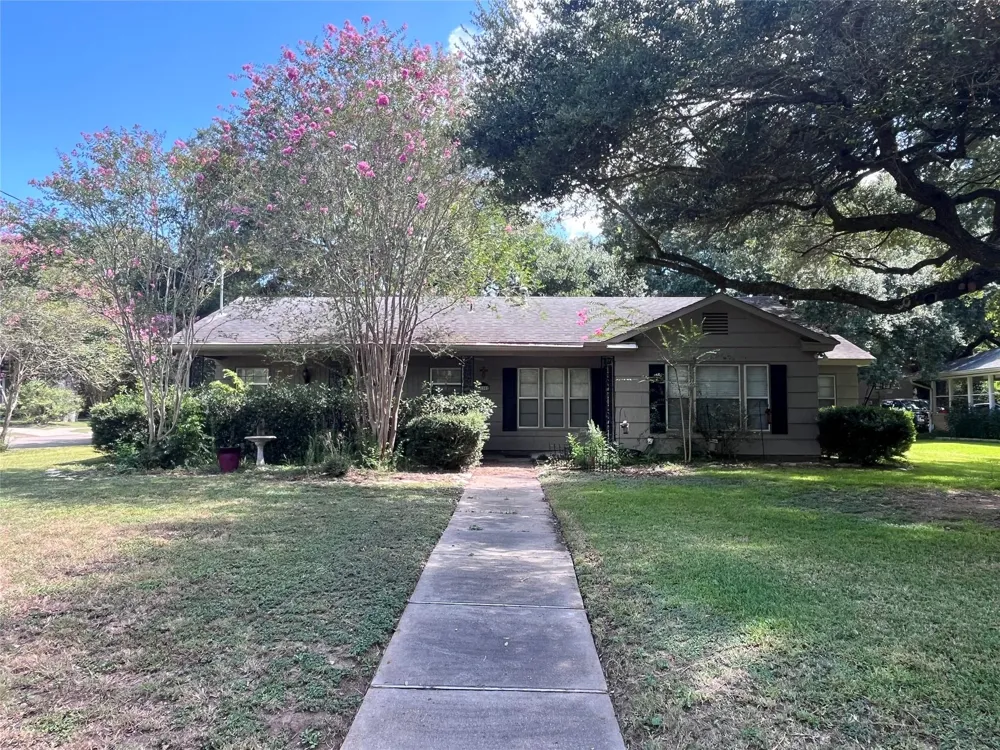 120 W Stockbridge Street Eagle Lake, TX 77434