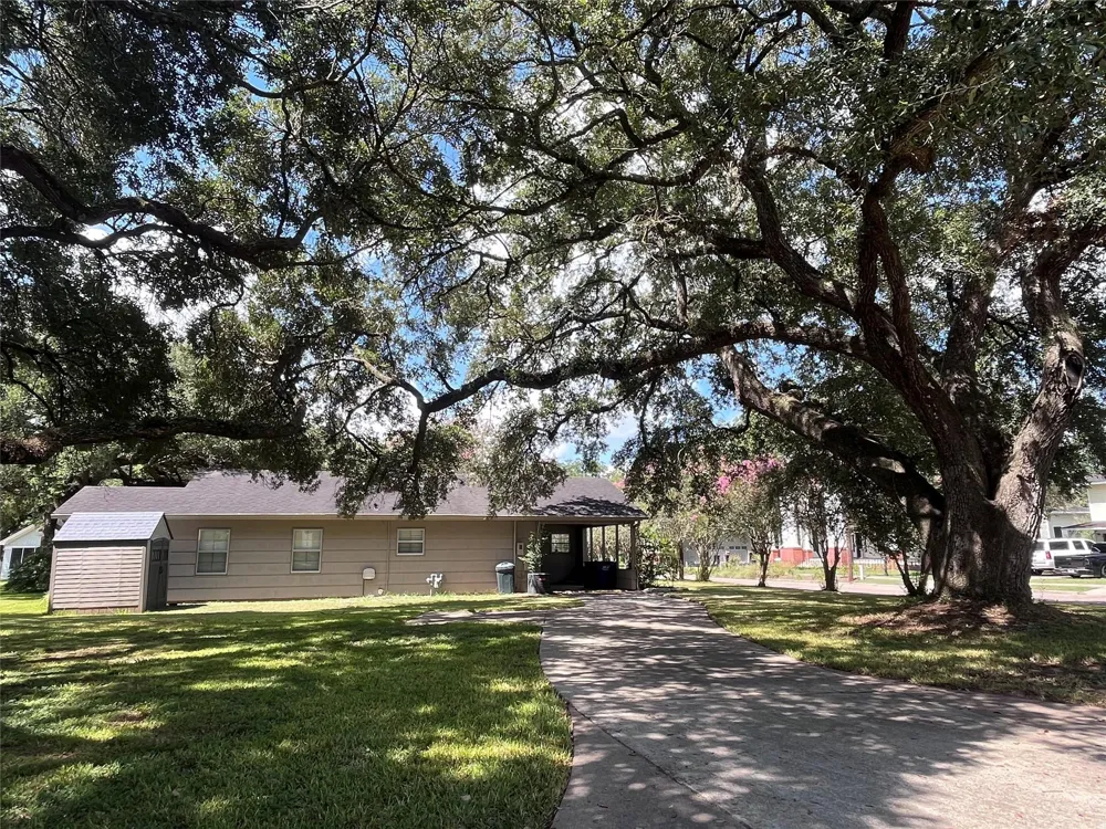 120 W Stockbridge Street Eagle Lake, TX 77434
