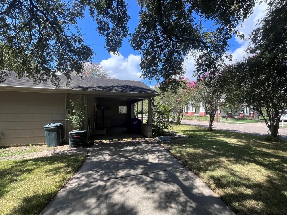 120 W Stockbridge Street Eagle Lake, TX 77434