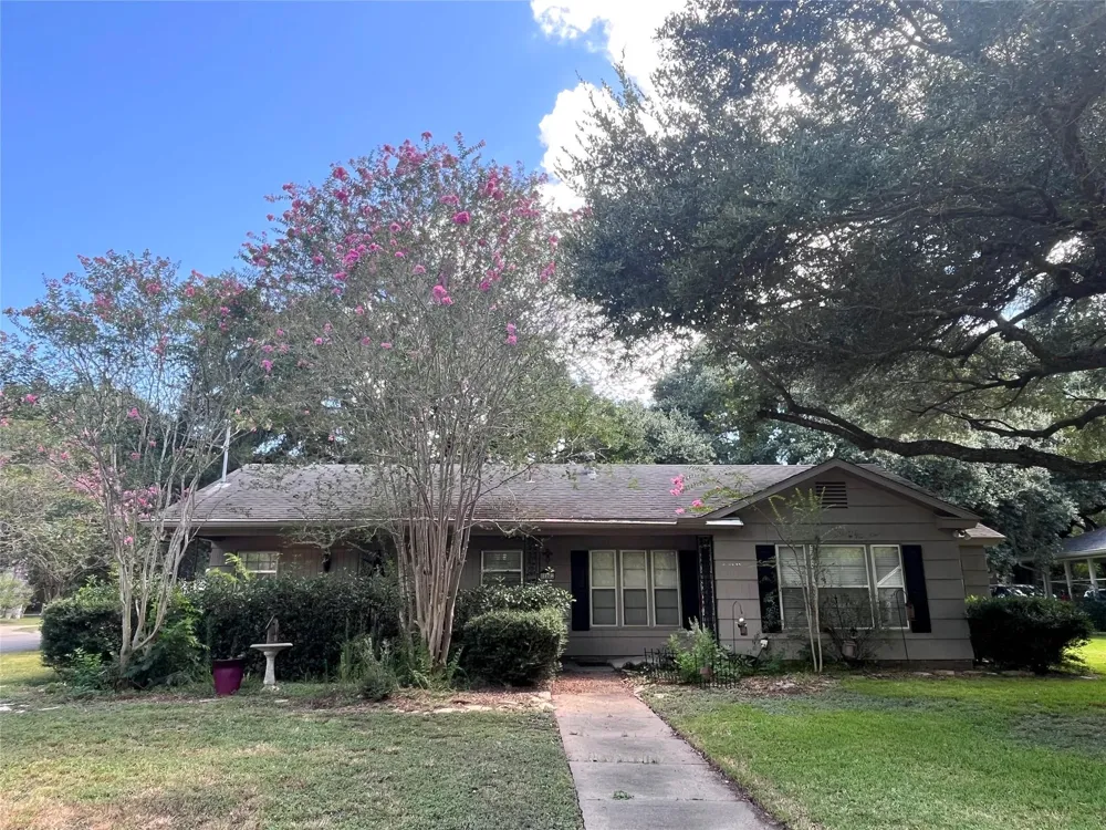 120 W Stockbridge Street Eagle Lake, TX 77434