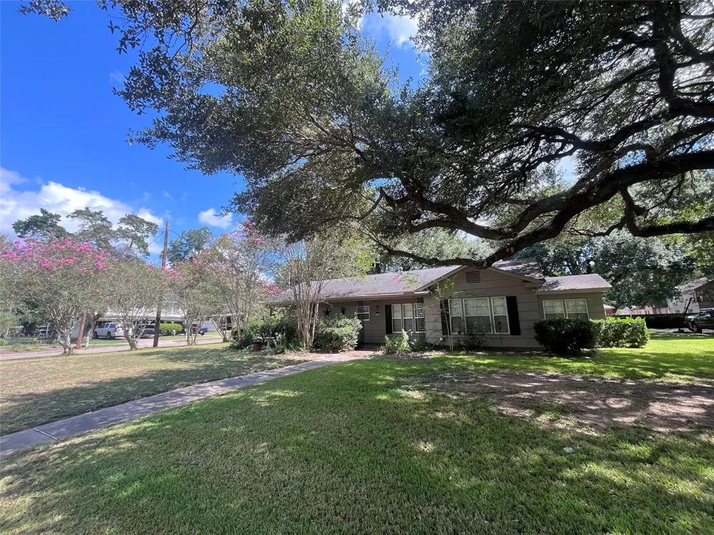 120 W Stockbridge Street Eagle Lake, TX 77434