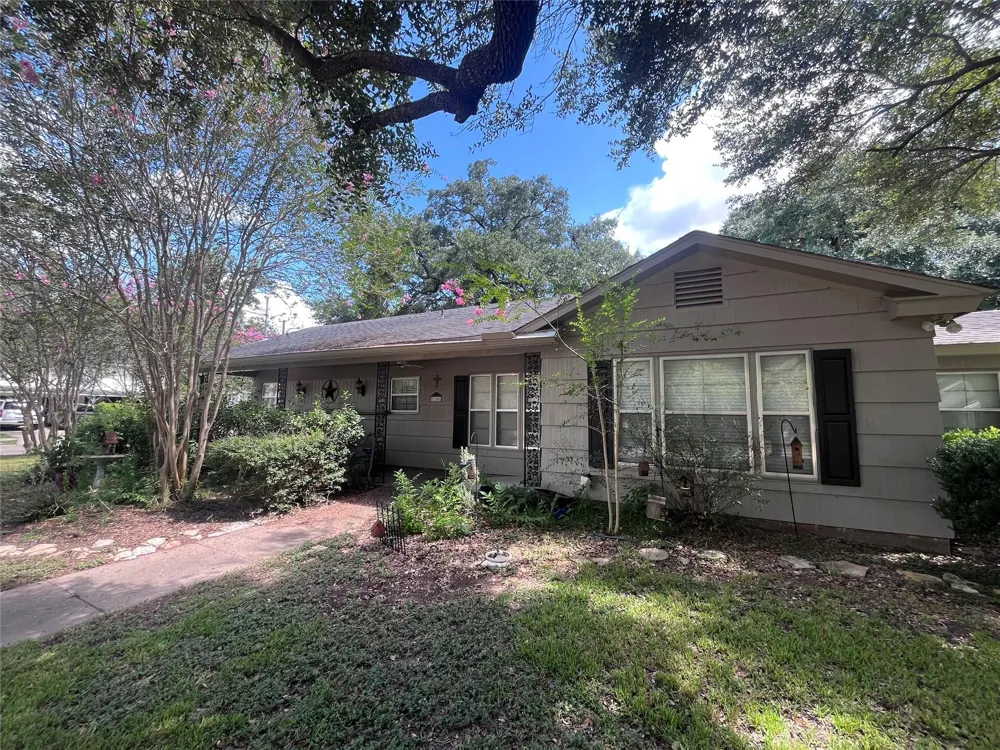 120 W Stockbridge Street Eagle Lake, TX 77434