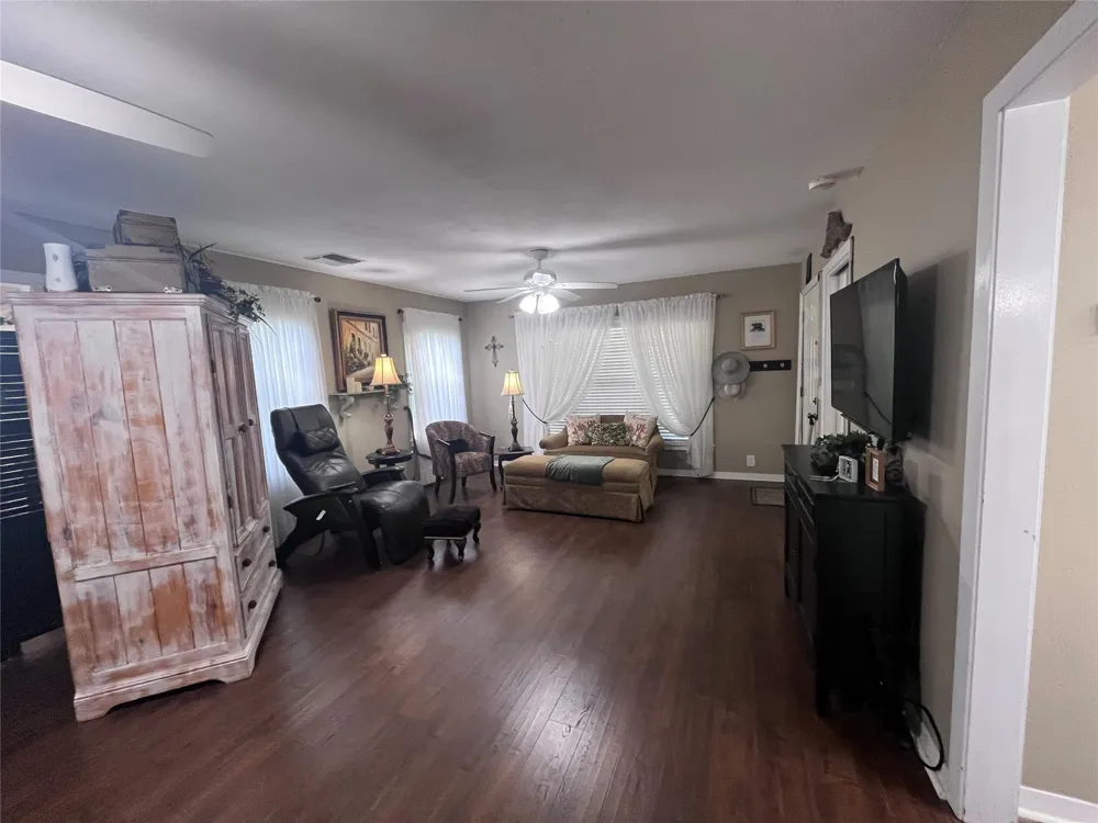 120 W Stockbridge Street Eagle Lake, TX 77434