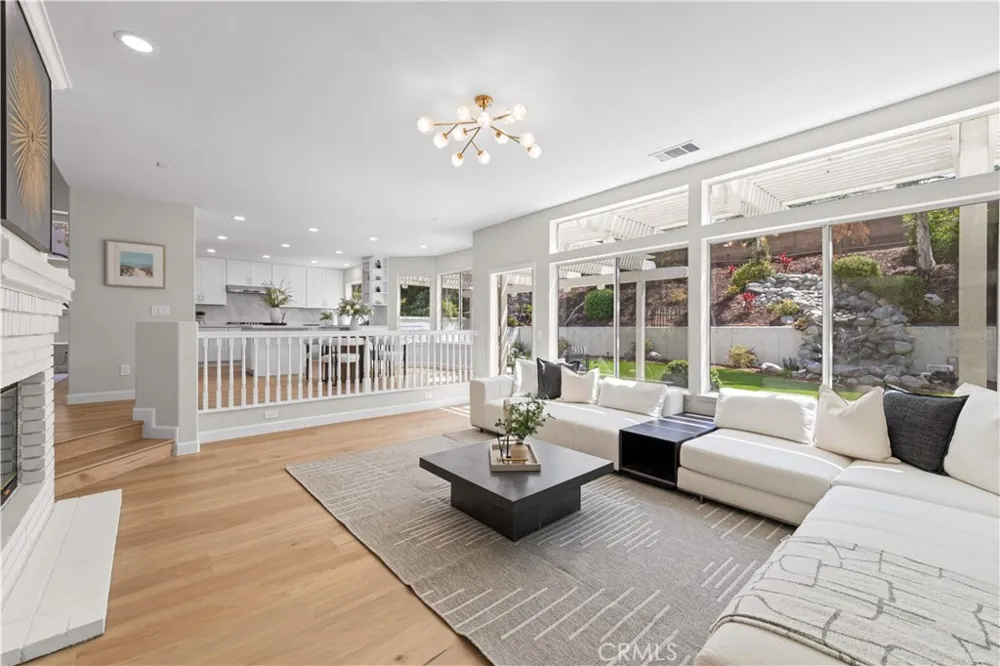 5776 Parkcrest Dr La Verne, CA 91750