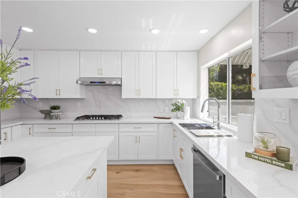 5776 Parkcrest Dr La Verne, CA 91750