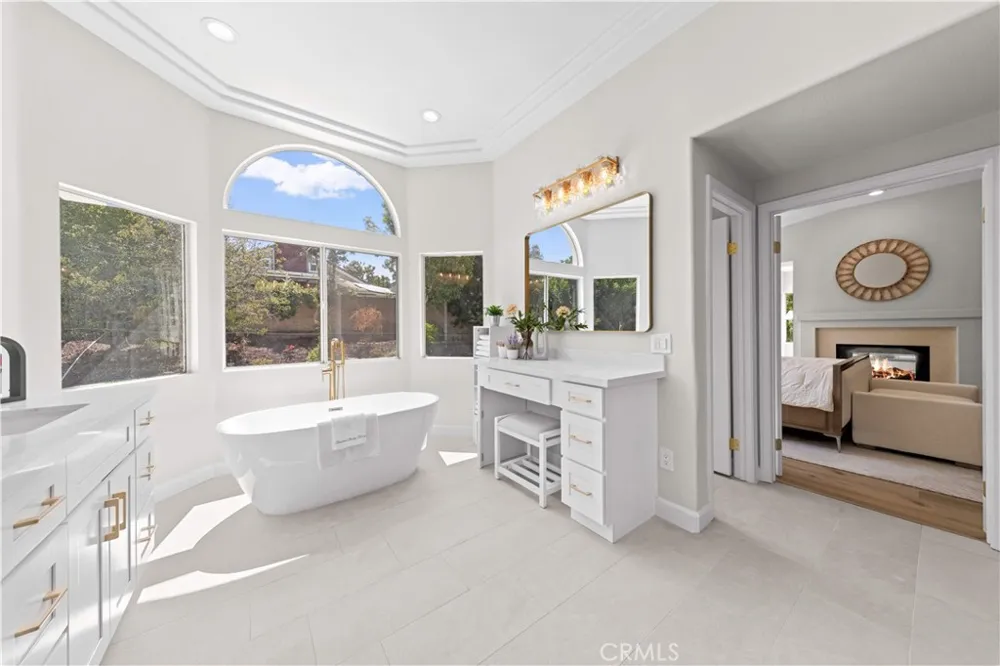5776 Parkcrest Dr La Verne, CA 91750