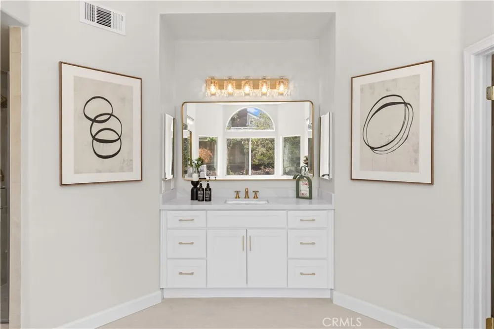5776 Parkcrest Dr La Verne, CA 91750