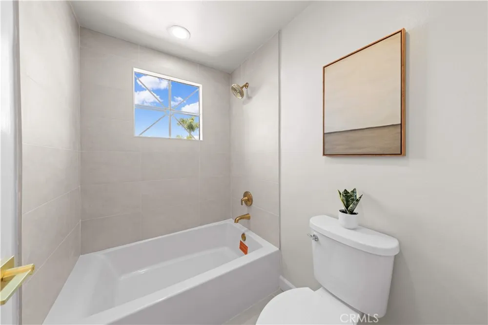 5776 Parkcrest Dr La Verne, CA 91750