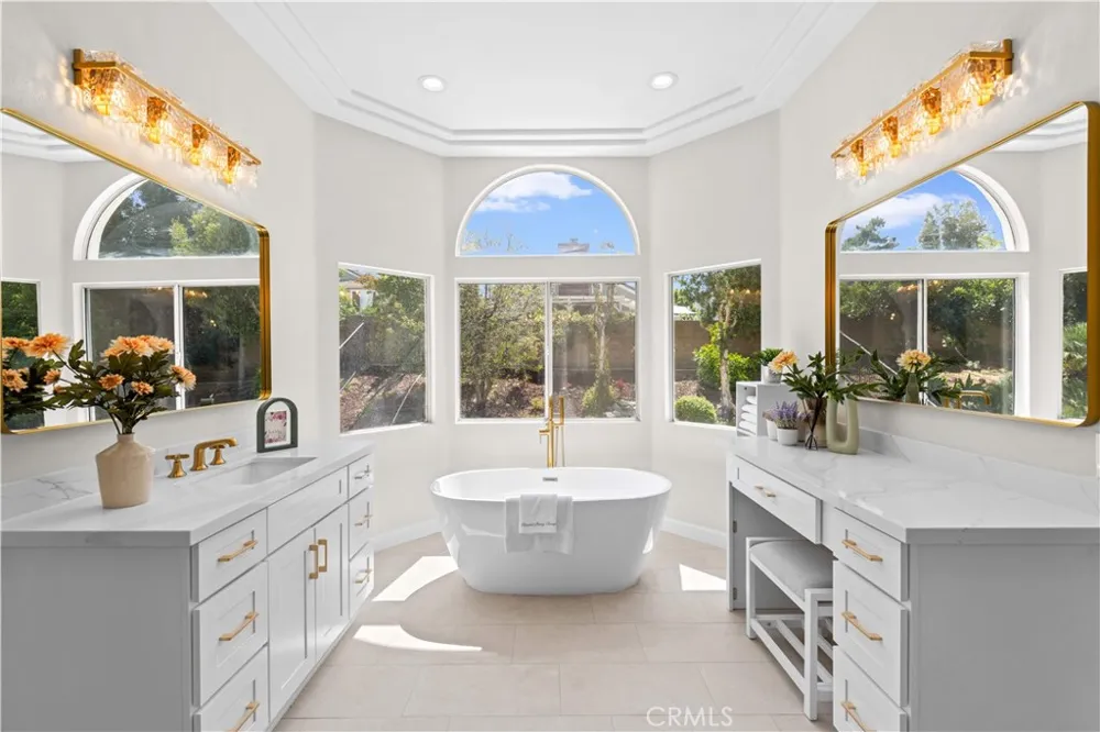 5776 Parkcrest Dr La Verne, CA 91750