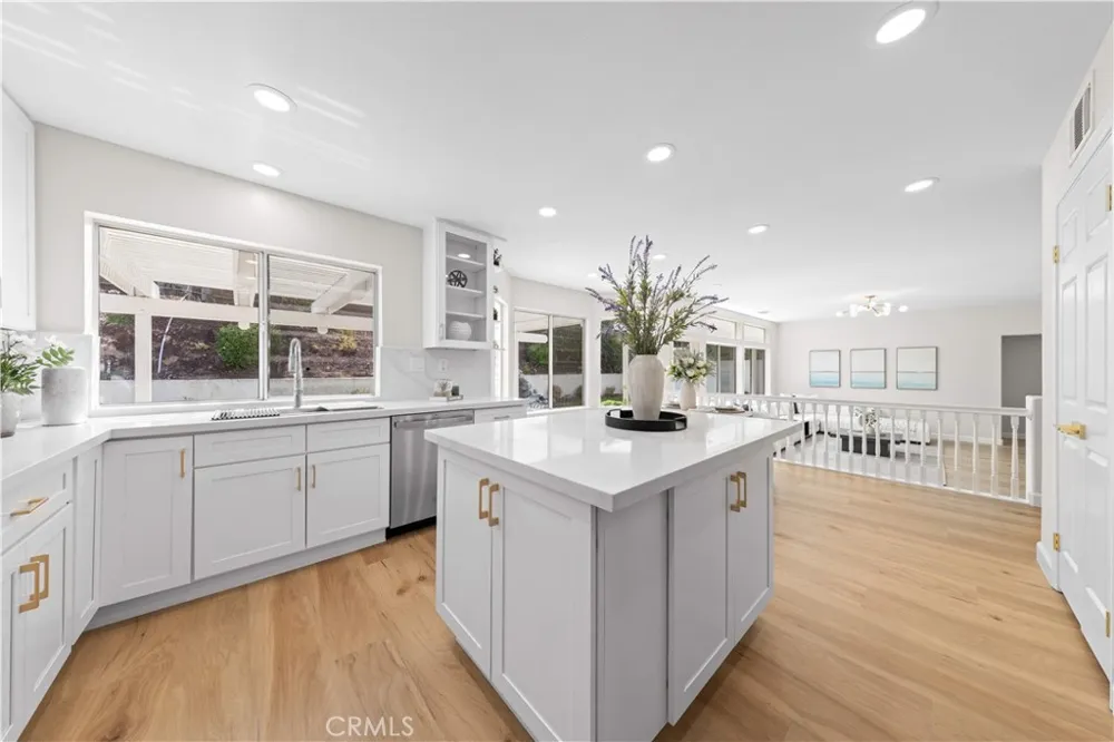 5776 Parkcrest Dr La Verne, CA 91750