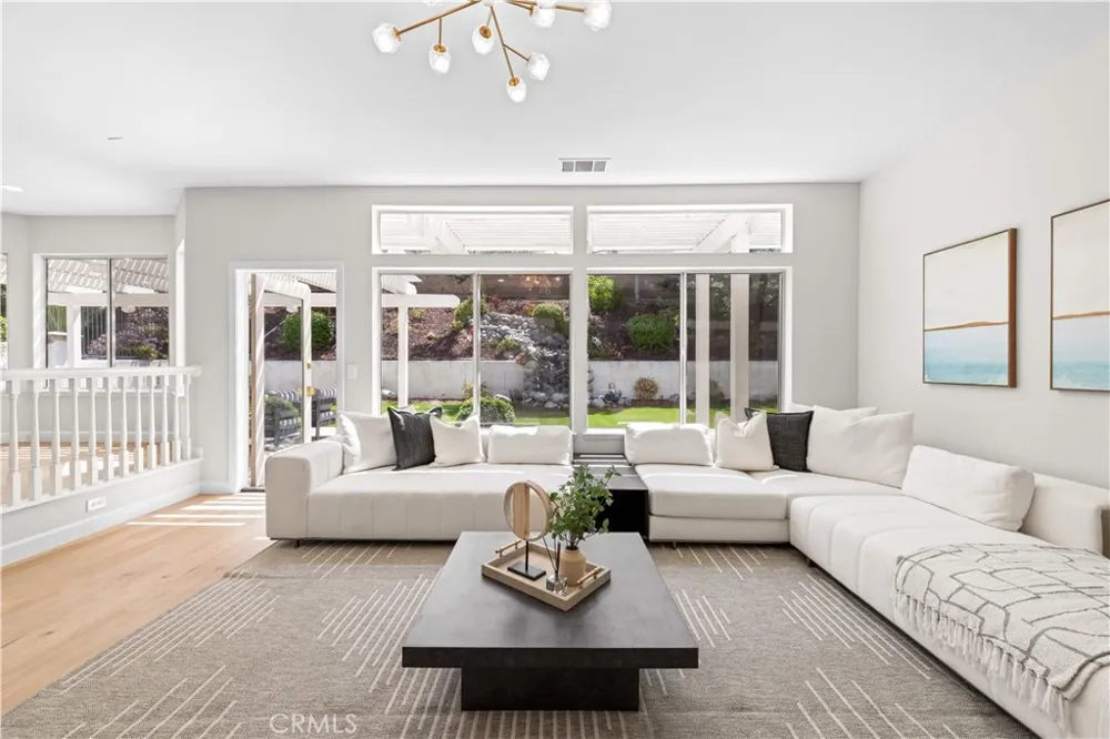 5776 Parkcrest Dr La Verne, CA 91750