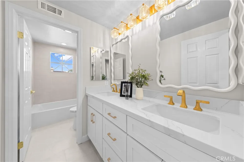 5776 Parkcrest Dr La Verne, CA 91750