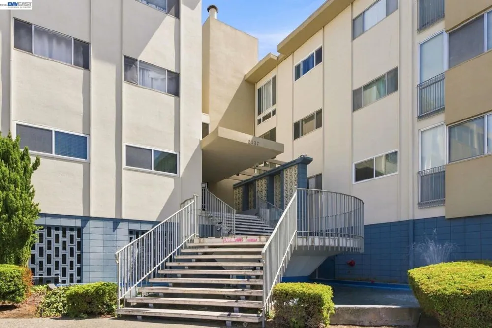 2137 Otis Dr #101 Alameda, CA 94501