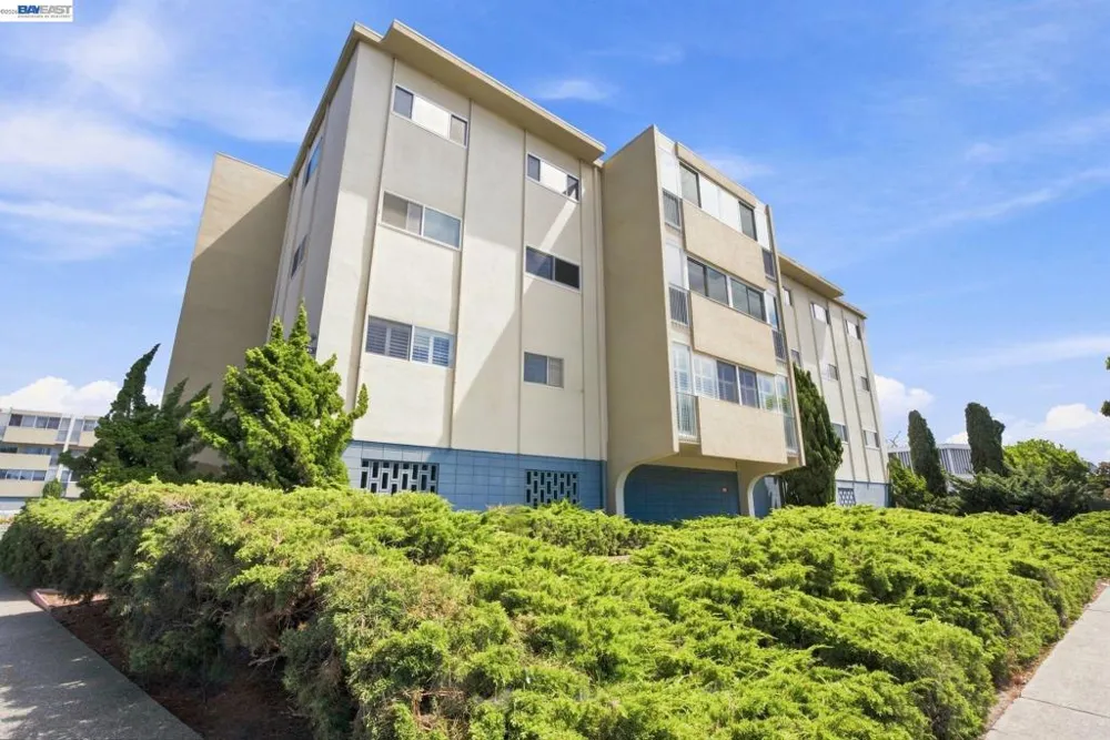 2137 Otis Dr #101 Alameda, CA 94501