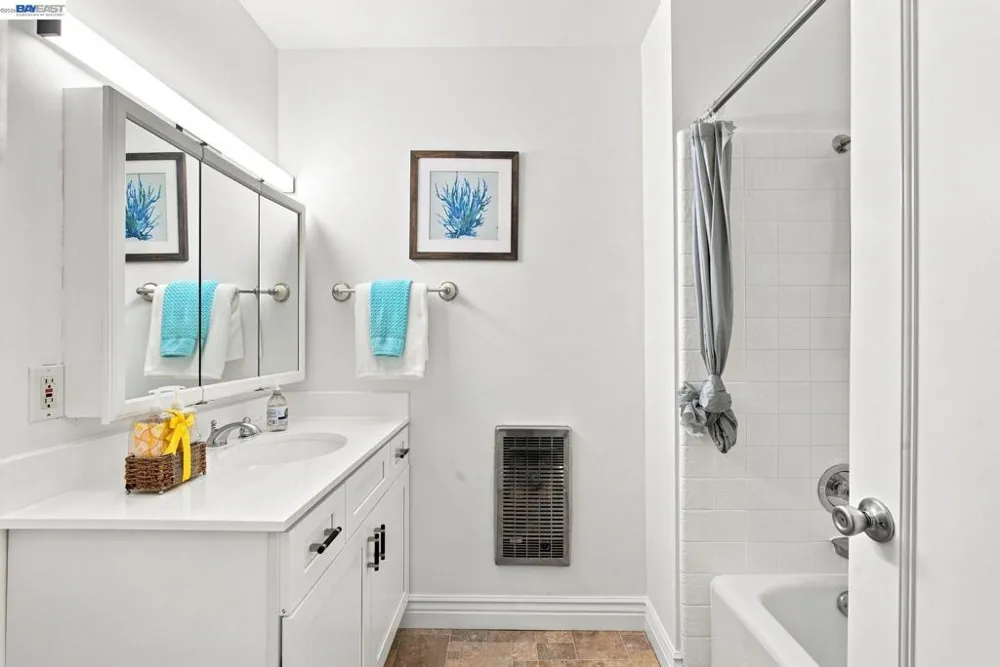 2137 Otis Dr #101 Alameda, CA 94501