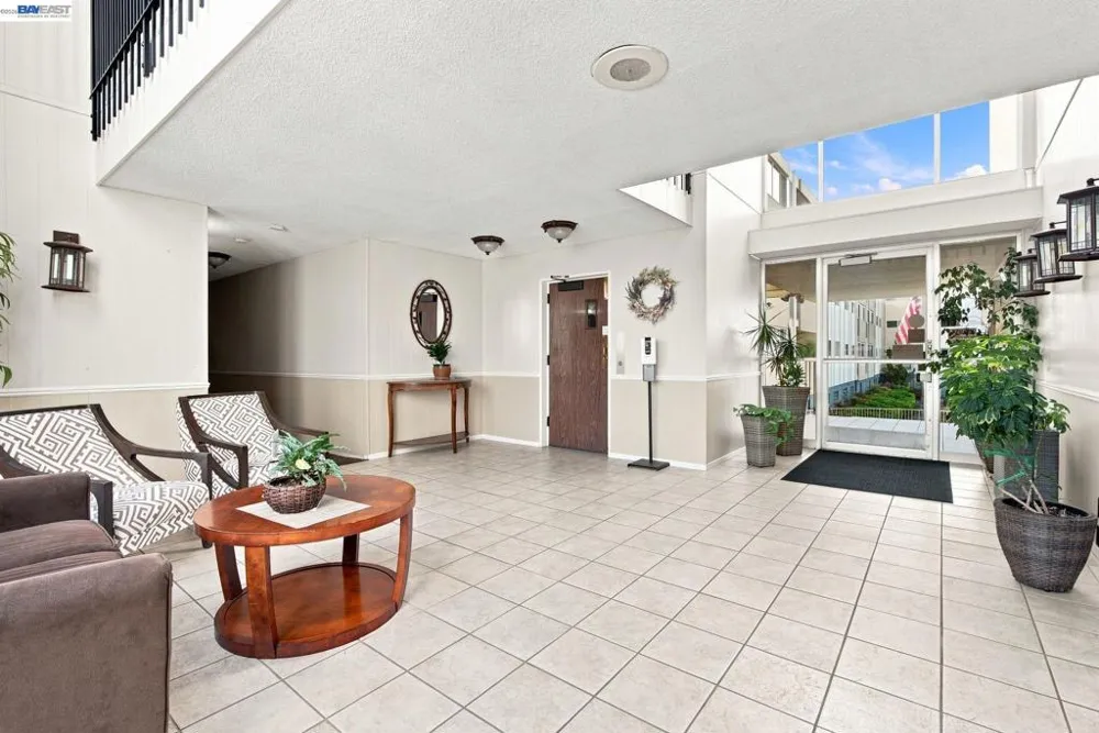 2137 Otis Dr #101 Alameda, CA 94501
