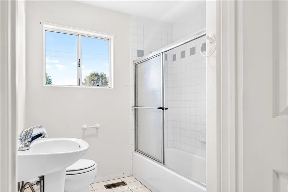 23244 Alta Way Chatsworth, CA 91311