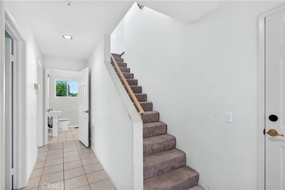 23244 Alta Way Chatsworth, CA 91311