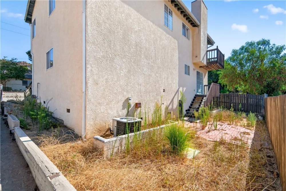 23244 Alta Way Chatsworth, CA 91311