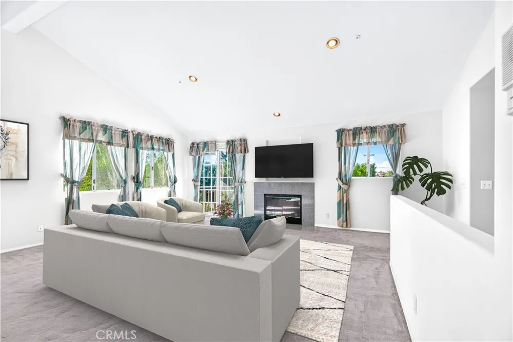 23244 Alta Way Chatsworth, CA 91311