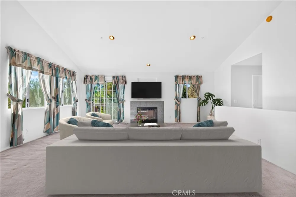 23244 Alta Way Chatsworth, CA 91311
