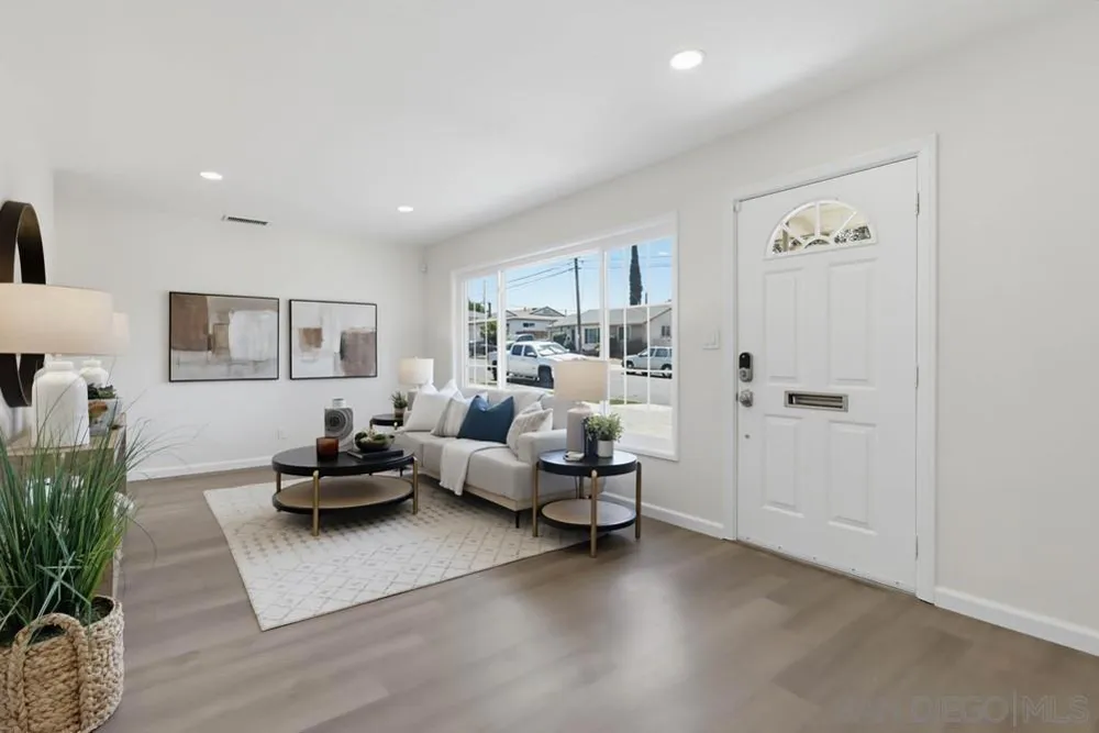 6930 Bruce Ct La Mesa, CA 91942