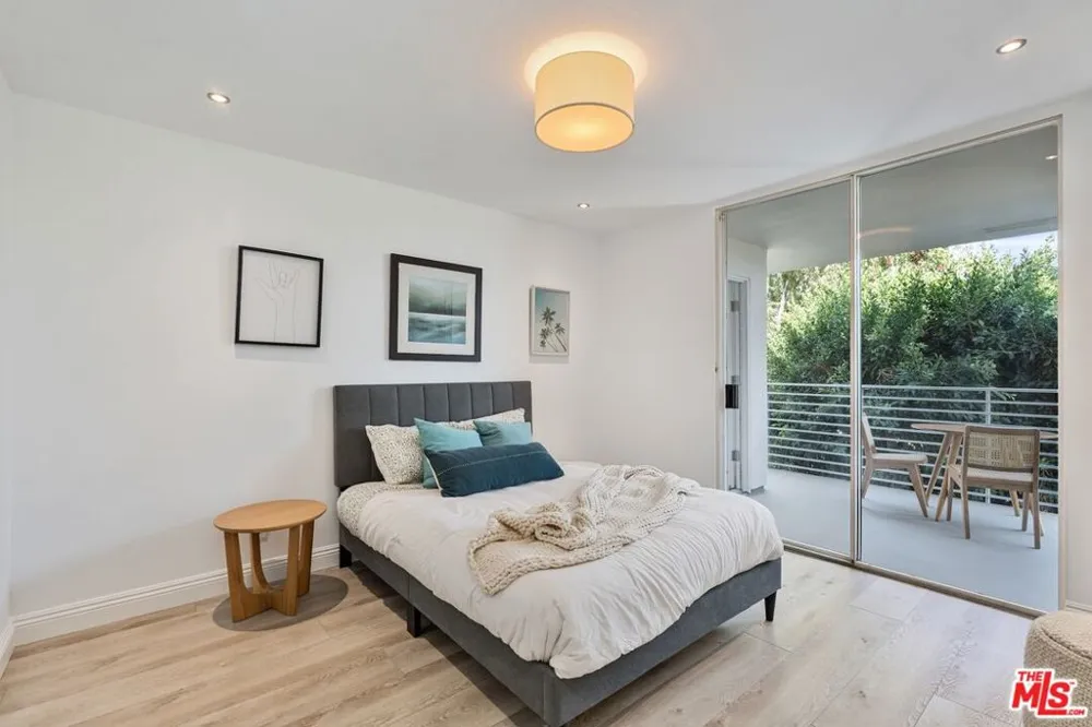 1129 Larrabee Street #8 West Hollywood, CA 90069