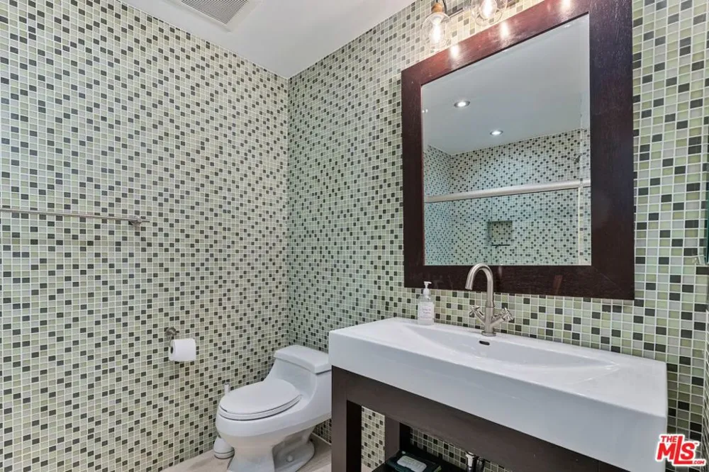 1129 Larrabee Street #8 West Hollywood, CA 90069