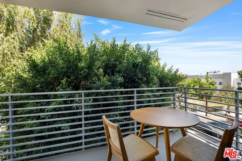 1129 Larrabee Street #8 West Hollywood, CA 90069
