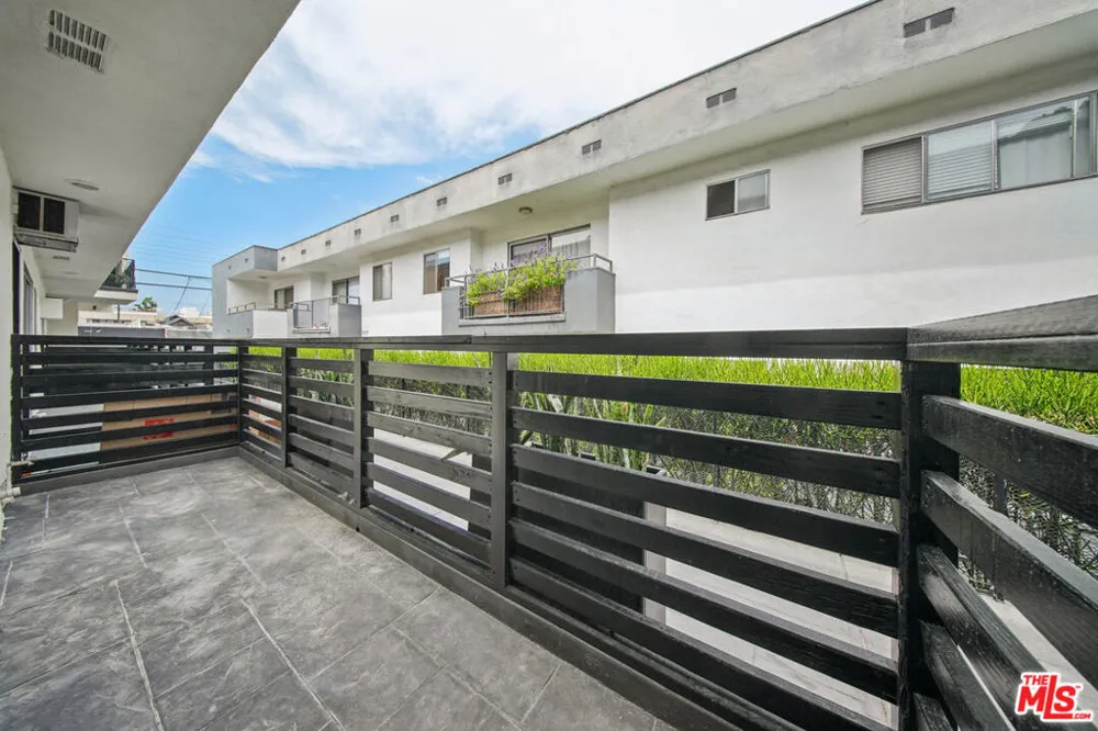 807 Alfred Street #2 Los Angeles, CA 90069