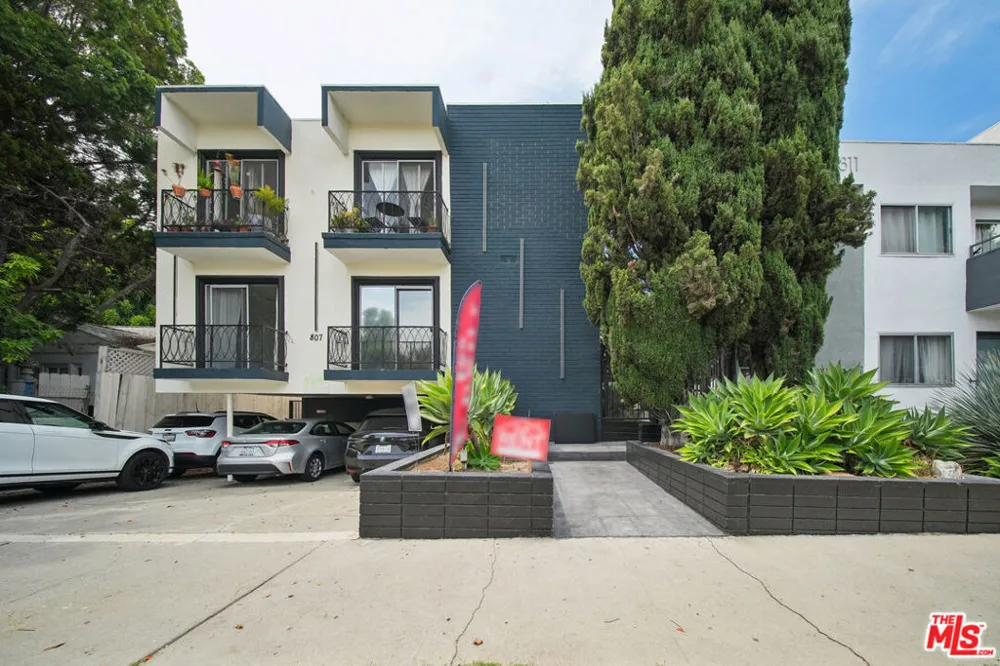 807 Alfred Street #2 Los Angeles, CA 90069