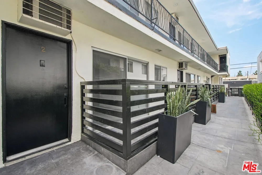 807 Alfred Street #2 Los Angeles, CA 90069