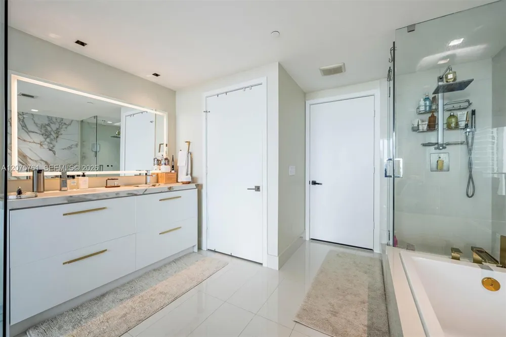 650 NE 32nd St #1203 Miami, FL 33137