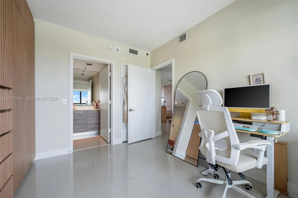 650 NE 32nd St #1203 Miami, FL 33137