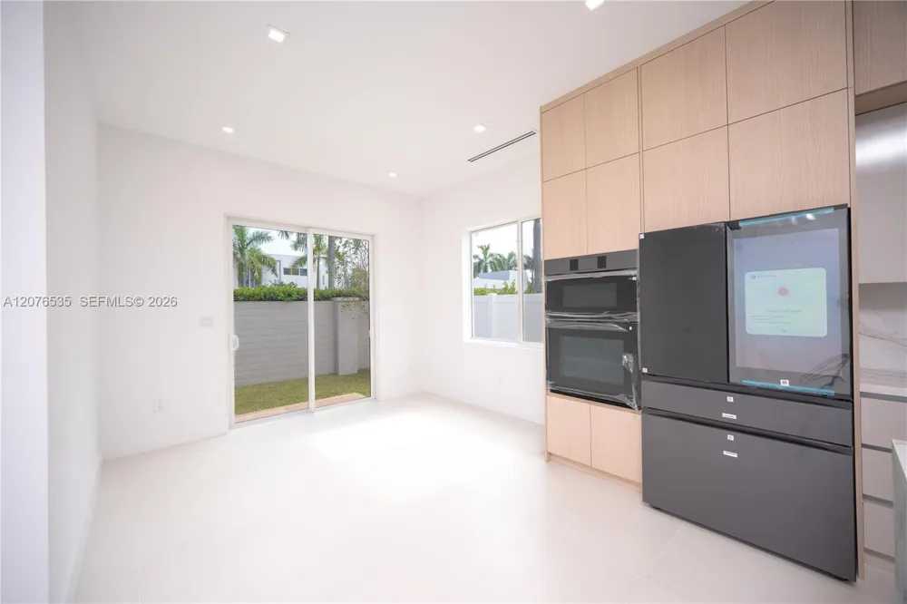 10381 NW 67th Ter Doral, FL 33178