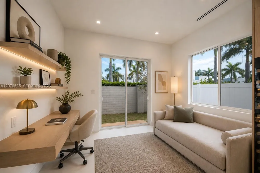 10381 NW 67th Ter Doral, FL 33178