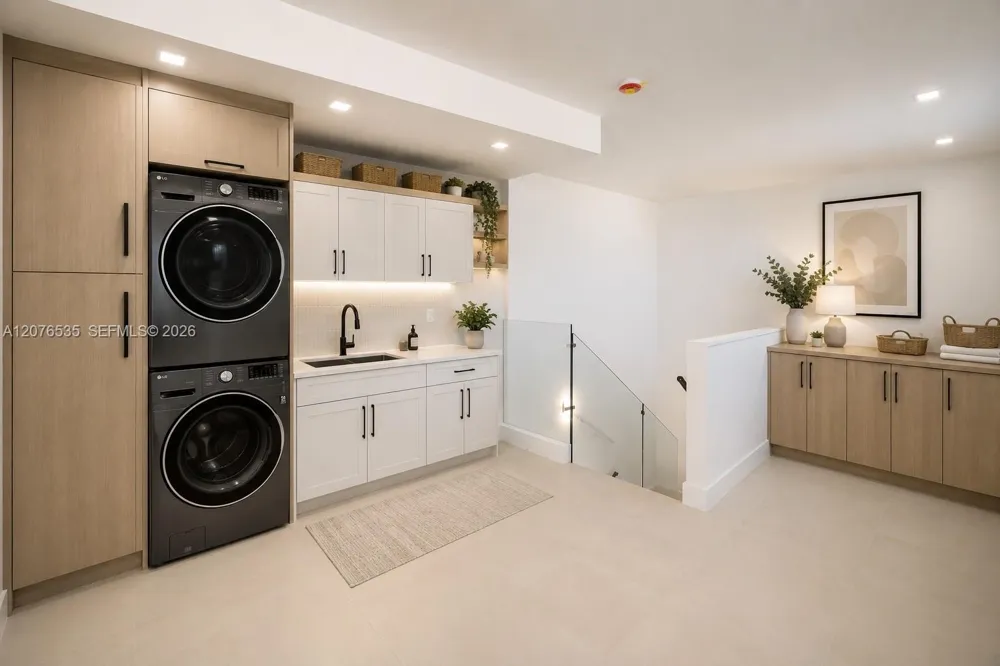 10381 NW 67th Ter Doral, FL 33178