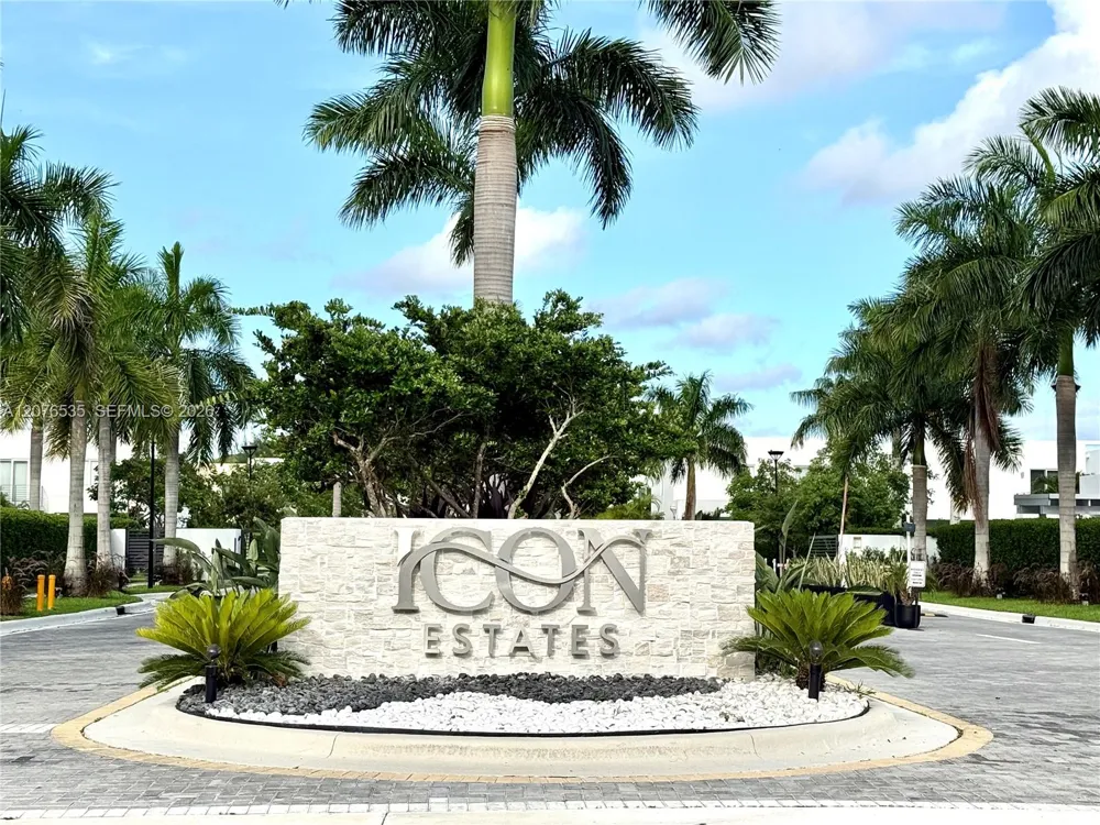 10381 NW 67th Ter Doral, FL 33178